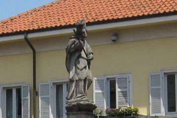 Statua di San Giovanni Nepomuceno